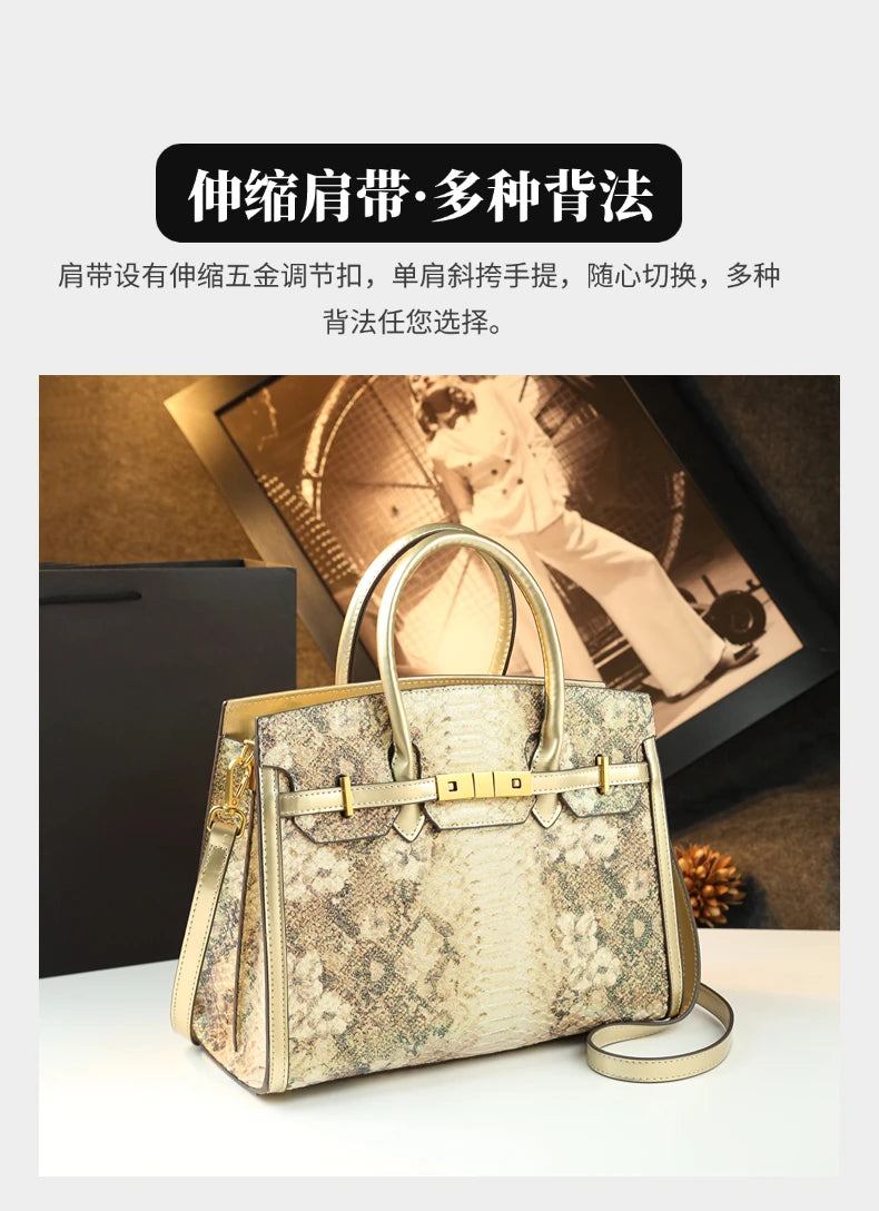 The new handbag is a fashionable and light luxury platinum bag