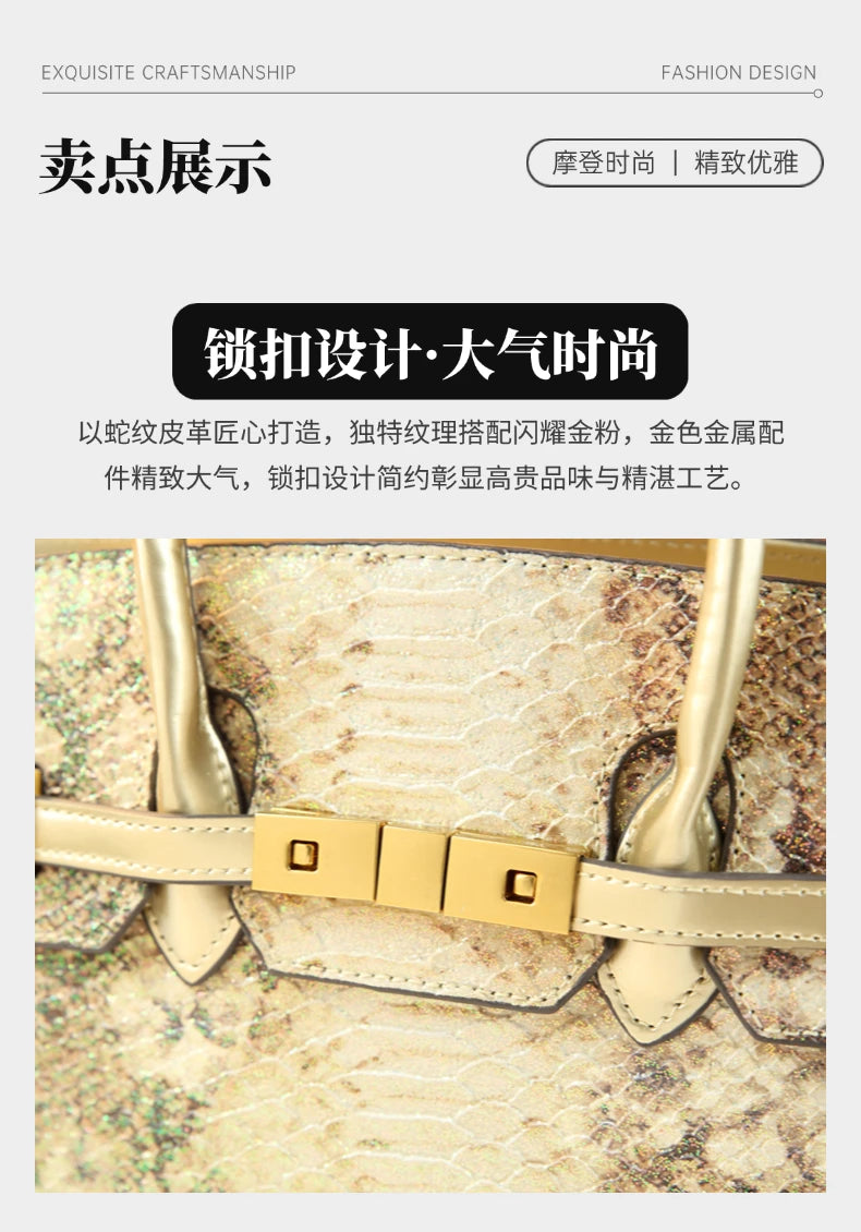 The new handbag is a fashionable and light luxury platinum bag