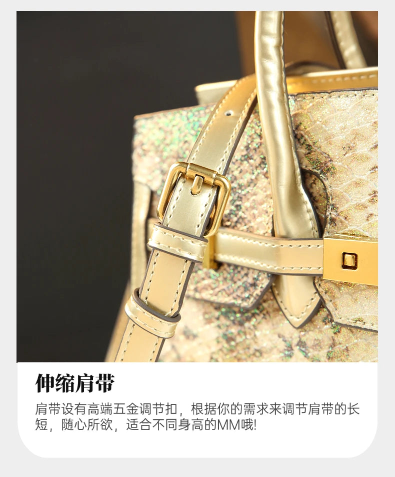 The new handbag is a fashionable and light luxury platinum bag