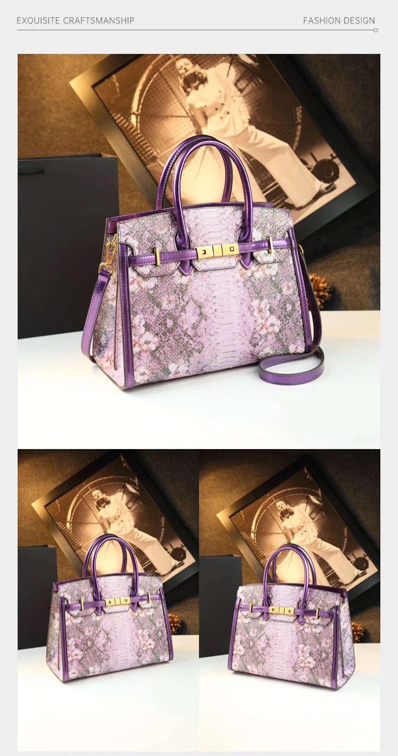 The new handbag is a fashionable and light luxury platinum bag