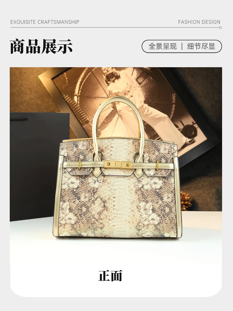 The new handbag is a fashionable and light luxury platinum bag