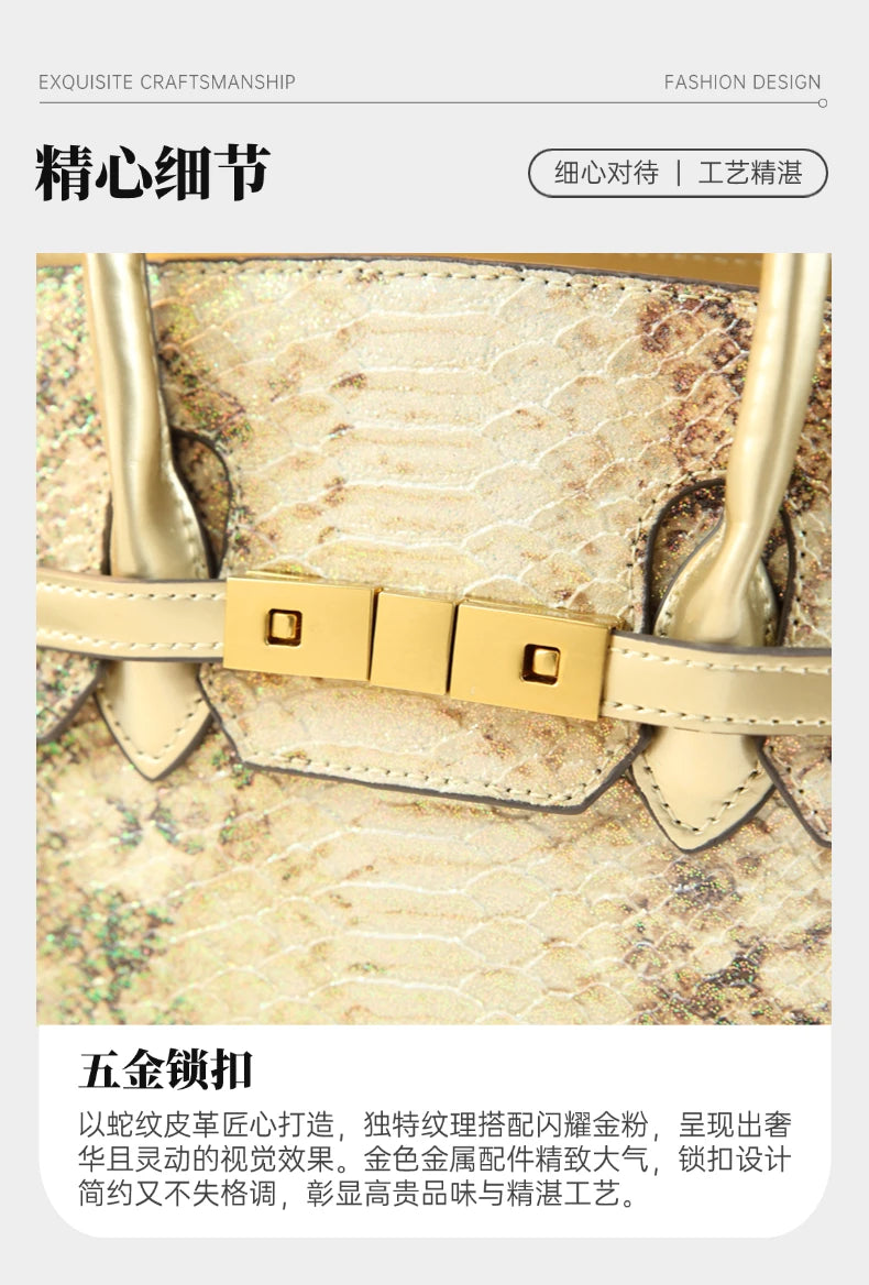 The new handbag is a fashionable and light luxury platinum bag